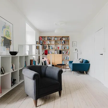 Lovely Spacious By The Lakes Apartman