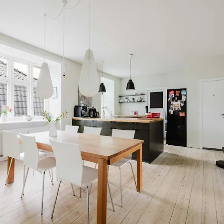 Lovely Spacious By The Lakes Apartman Koppenhága