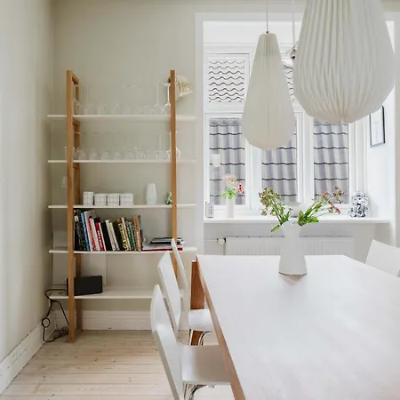Lovely Spacious By The Lakes Koppenhága