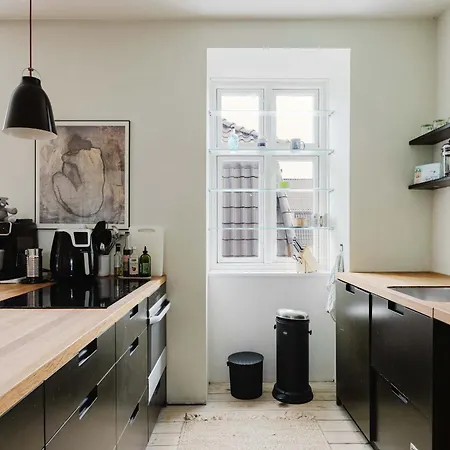 Lovely Spacious By The Lakes Διαμέρισμα *