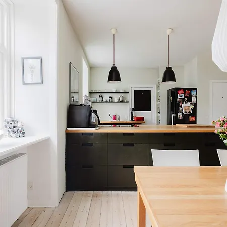 Lovely Spacious By The Lakes