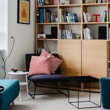 Lovely Spacious By The Lakes Διαμέρισμα