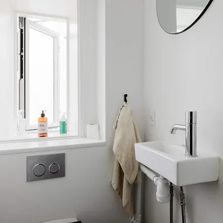 Apartman Lovely Spacious By The Lakes *